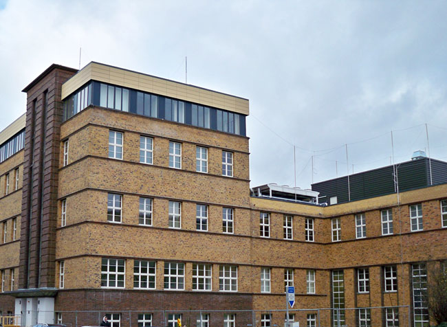 Raffstores in Klinik Image